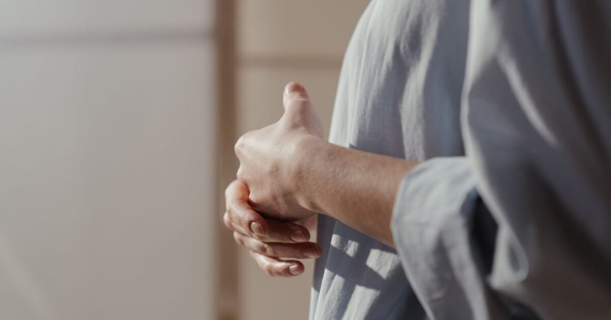 O Eco da Dúvida e a Voz da Omnipotência