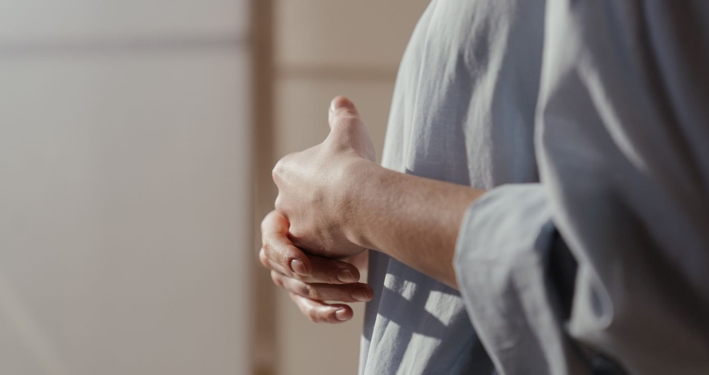 O Eco da Dúvida e a Voz da Omnipotência